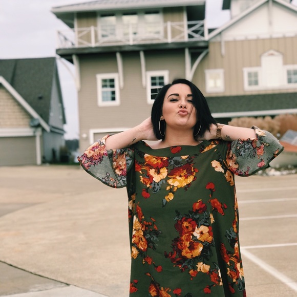 Women/Men Clothing • Jewelry • Accessories • Decor - Picture 3 of 5